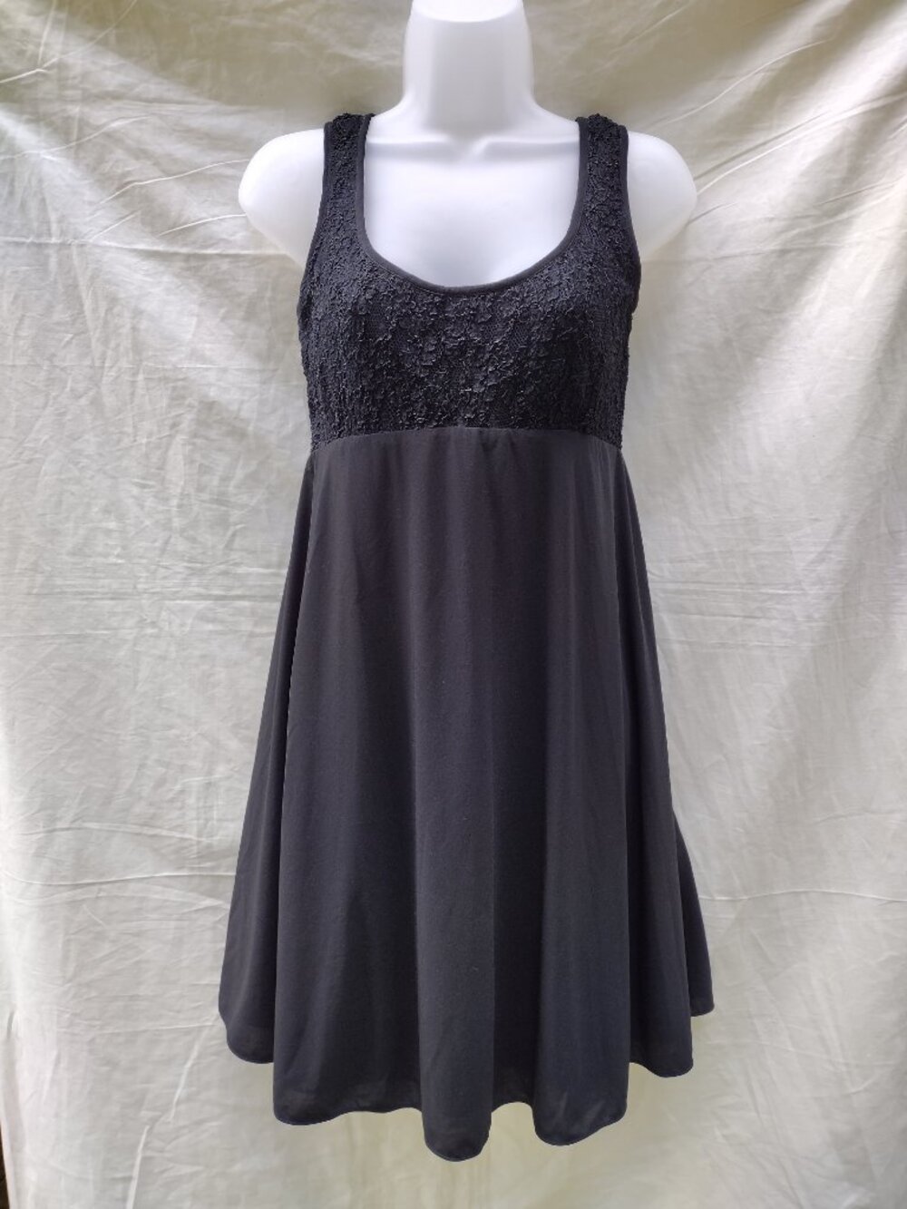 Laundry by Shelli Segal Black Lace Fit Flare Dress Women’s 6 LBD Cocktail Party